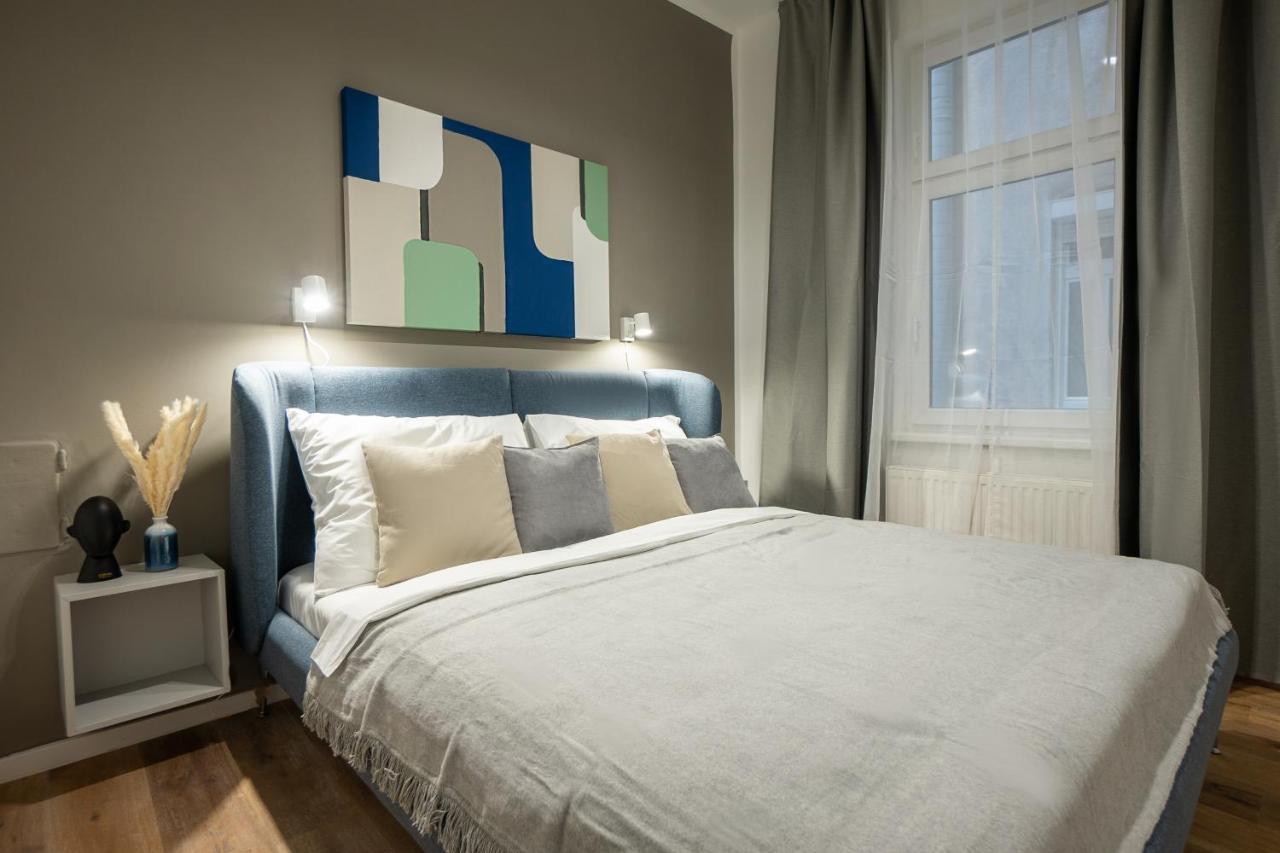 Apartament Bright & Airy Apartment With Balcony Near City Center