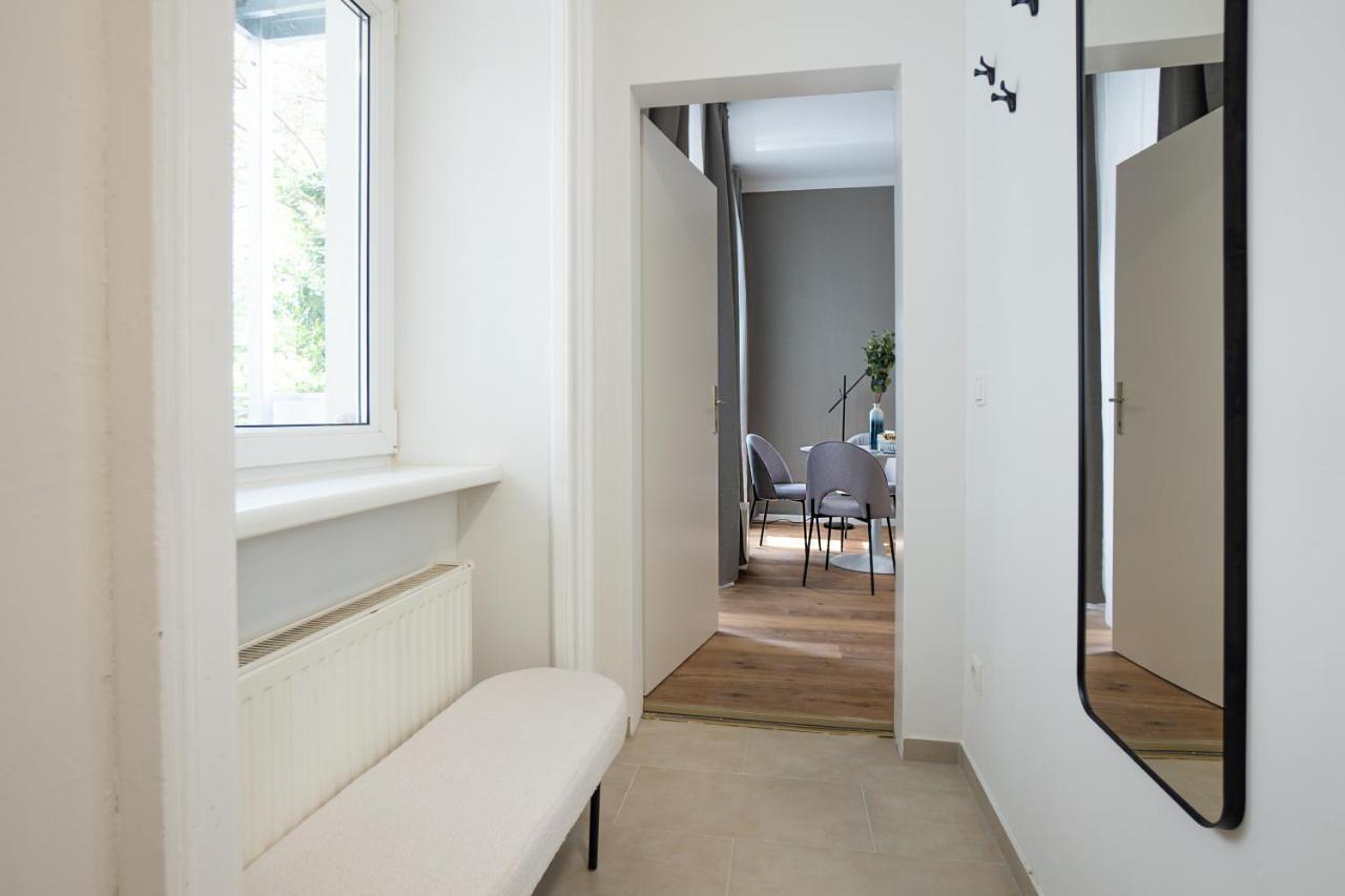 Apartament Bright & Airy Apartment With Balcony Near City Center