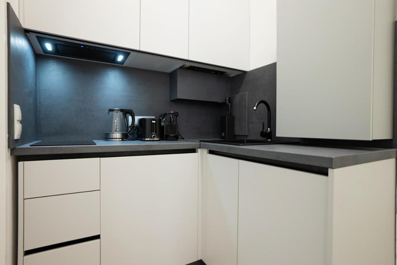 Bright & Airy Apartment With Balcony Near City Center
