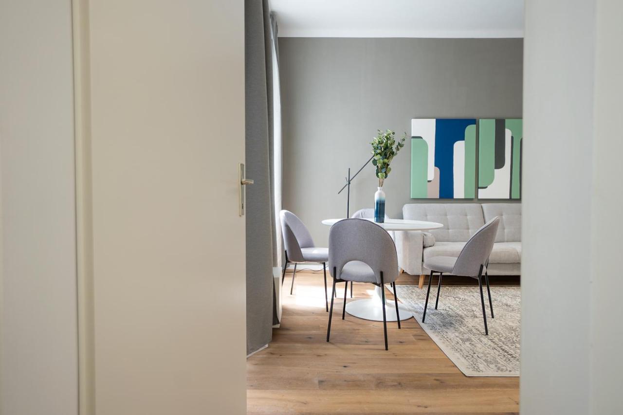 Apartament Bright & Airy Apartment With Balcony Near City Center