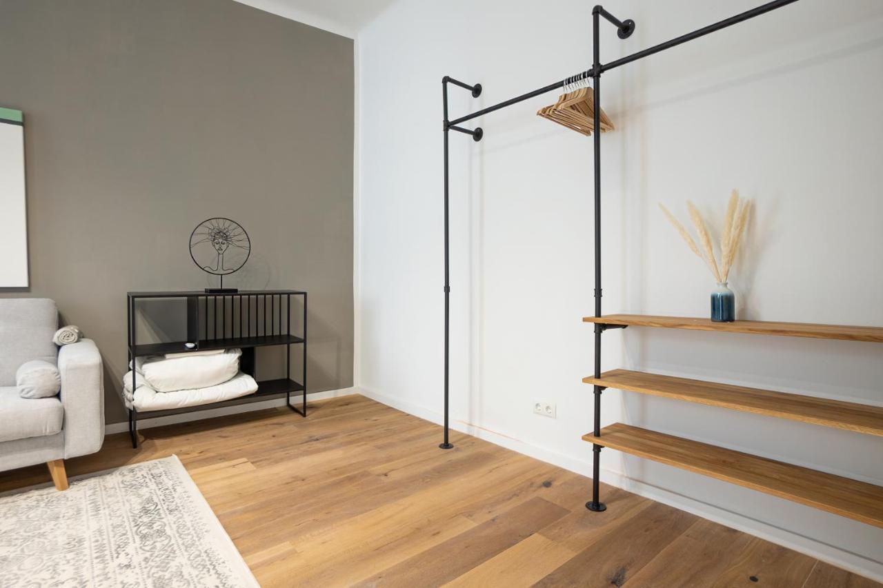 Bright & Airy Apartment With Balcony Near City Center Apartament